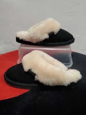 Emu Jolie Shearling-Lined Black Suede Slipper with Cream Fur Trim
